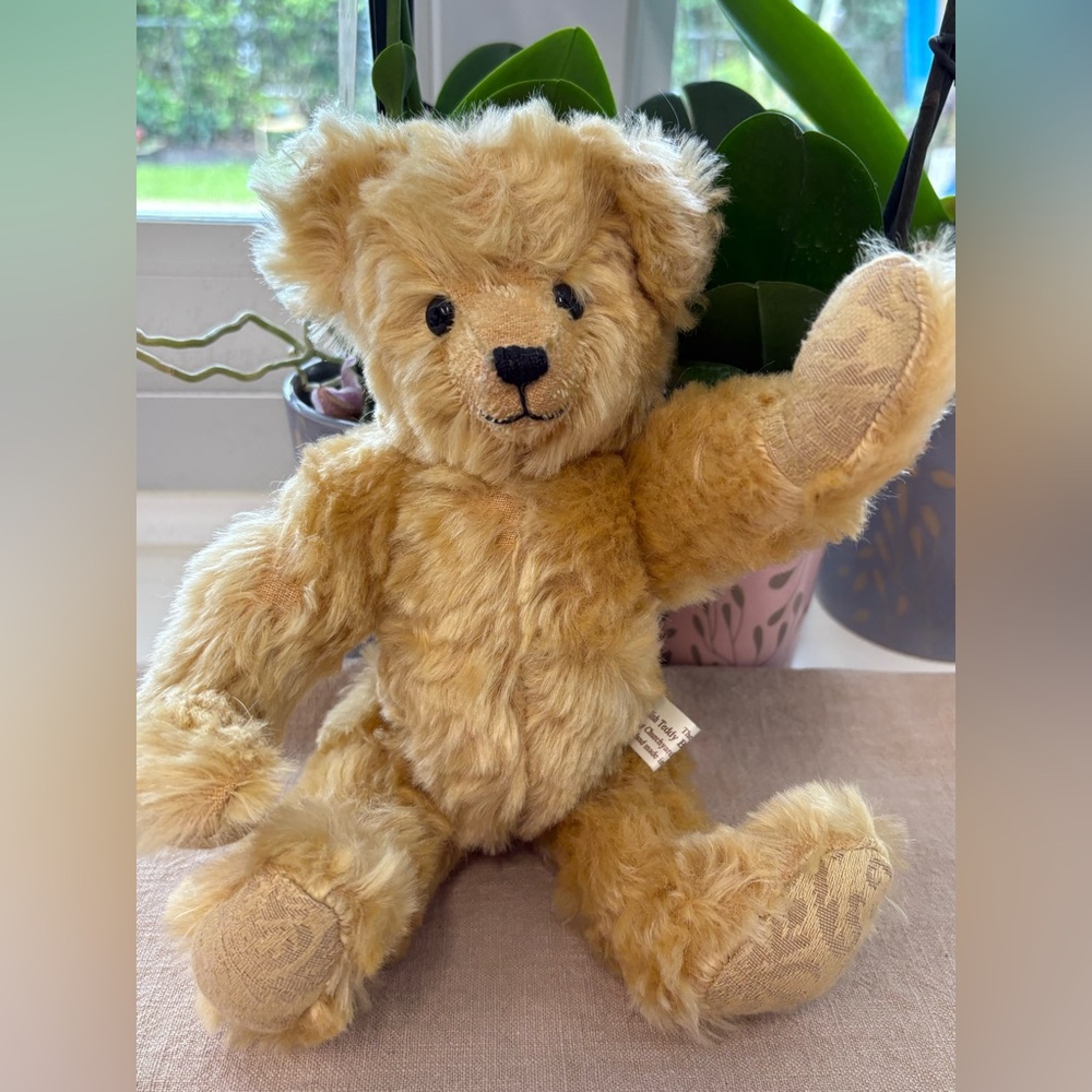 The English Teddy Bear Company, Abbey Churchyard, Bath, handmade in England